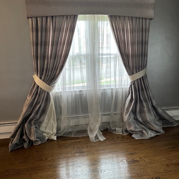 Silver curtains - Picture 3 of 8